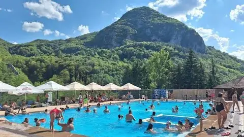 Otvoreni olimpijski bazen sa mineralnom vodom u Zvonačkoj Banji